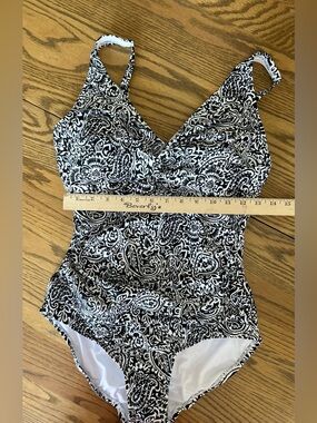 Lands' End Black White One Piece Swimsuit, Medium padded bra inserts